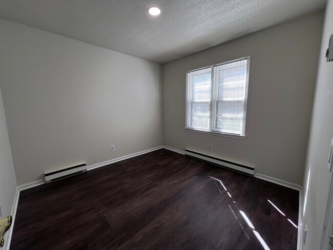 Building Photo - 7400 Barberry Ct