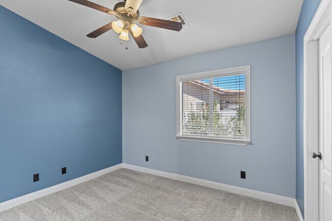 Building Photo - Spacious Single Story, 4 Bedroom "Henderso...