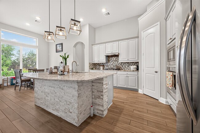 Building Photo - 18719 Evanhale Bend Dr