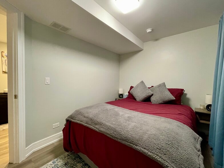 Building Photo - 1725 N Honore St