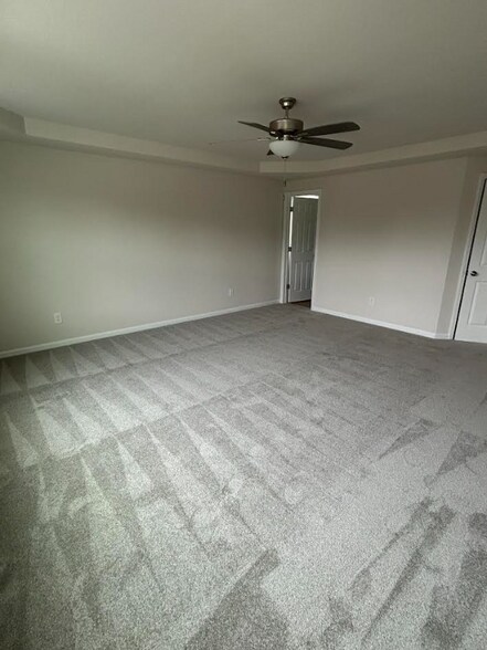 Building Photo - 111 Red Maple Pl