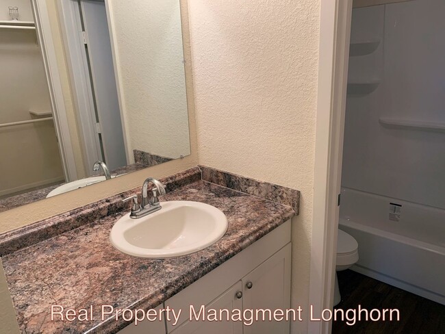 Building Photo - Beautifully Renovated 4/2 One story Georgetown Property.