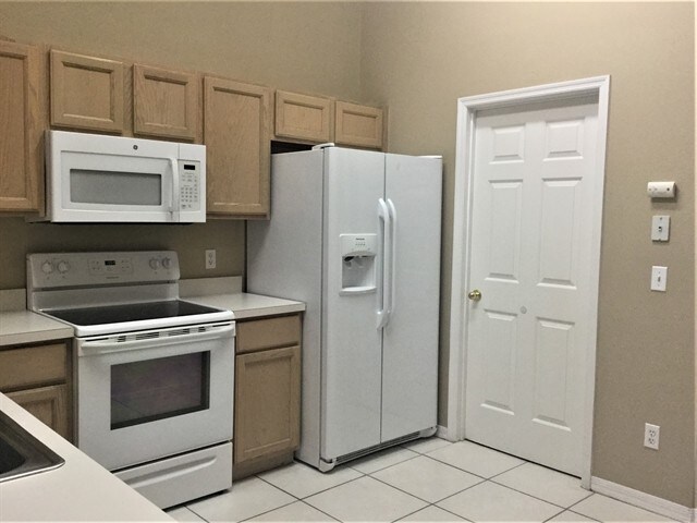 Building Photo - 2331 Pinebrook Ct