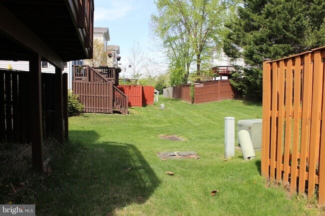 Building Photo - 42856 Golf View Dr