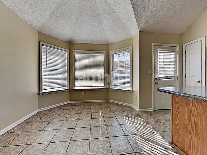 Building Photo - 11215 Wolf Woods Dr