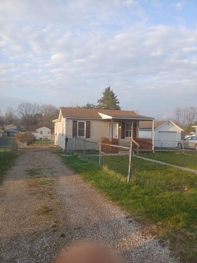 Building Photo - Welcome to 494 Allston!