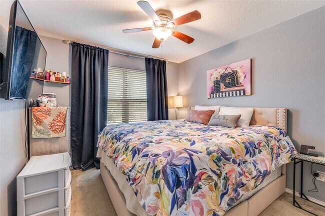 Building Photo - 301 Rummel Dr
