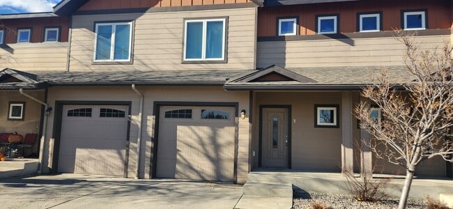 Building Photo - 1035 Rd Runner St