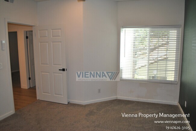 Building Photo - 102 Beachcomber Dr E