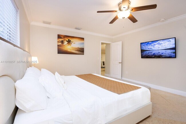 Building Photo - 833 Washington St