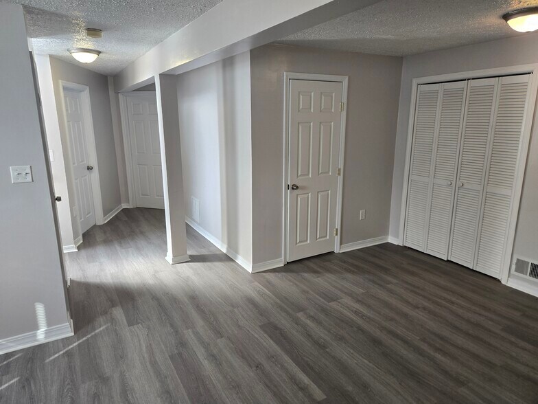 Building Photo - 554 Logan St