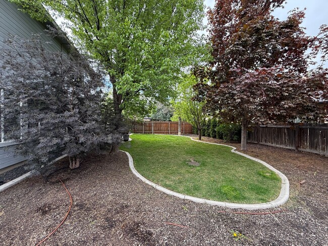 Building Photo - Spacious & Elegant 4-Bedroom Home in Merid...