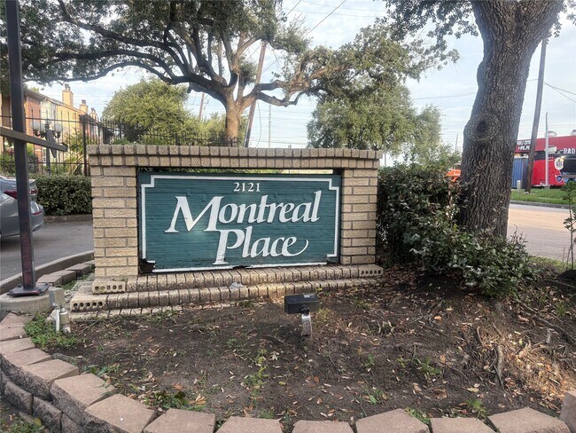 Primary Photo - 2121 Hepburn St