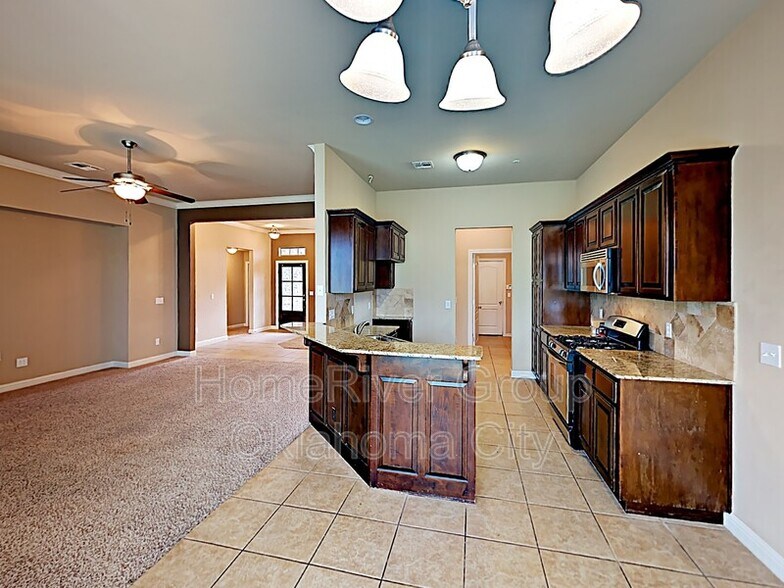 Building Photo - 19104 Canyon Creek Pl