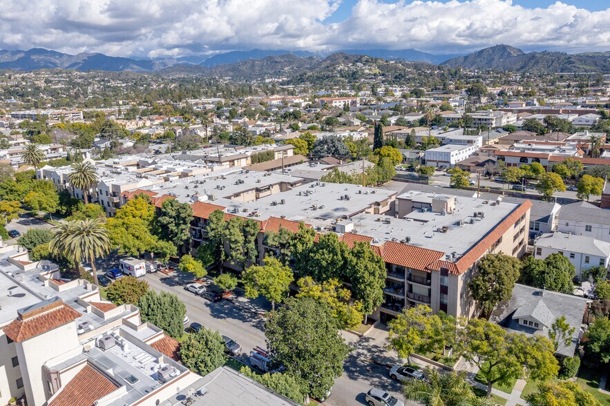 Building Photo - 310 N Jackson St