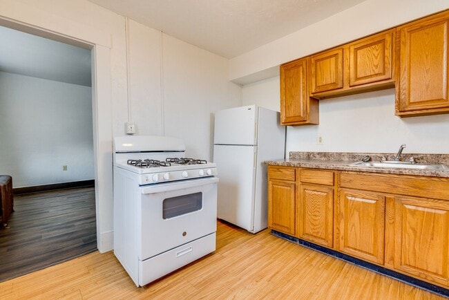 Building Photo - 466 Hays Ave