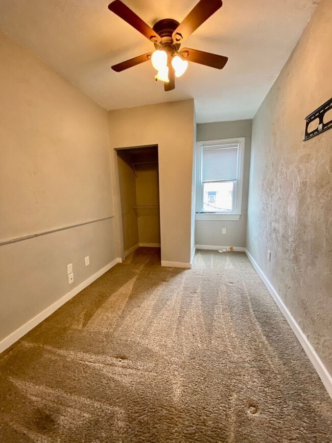 Building Photo - 2335 Sarah St