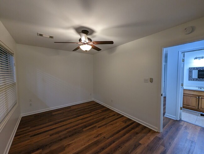 Building Photo - 126 Edgewood Blvd