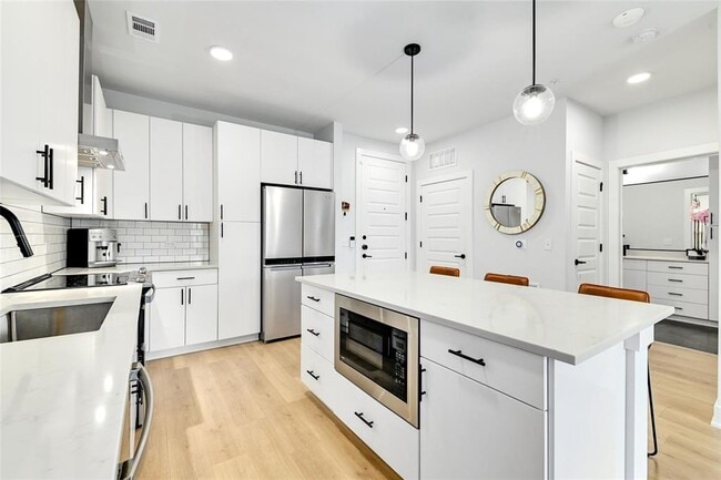 Building Photo - 3101 Govalle Ave