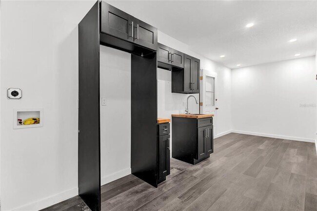 Building Photo - 907 Kristina Ct