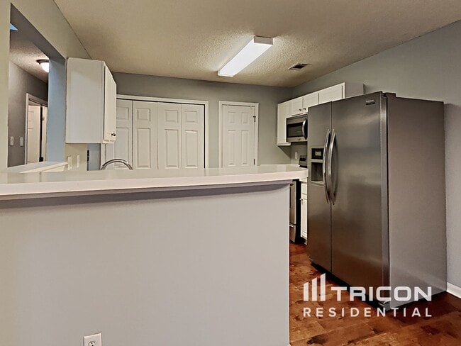 Building Photo - 4151 Ravenwood Ct