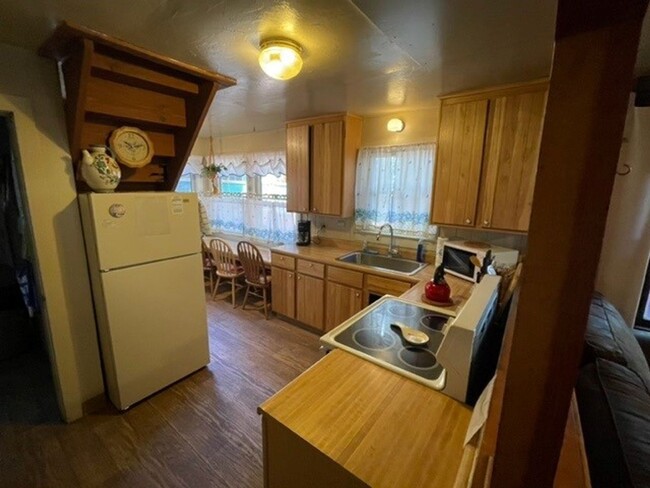 Building Photo - Sweet Tahoe Charm Cabin! Available Now!! f...