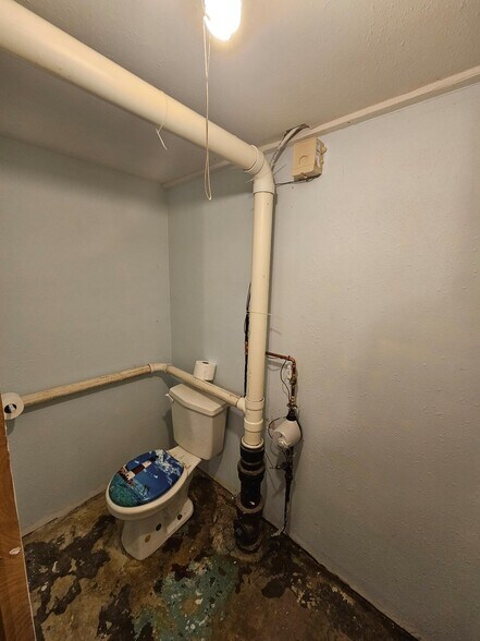 Basement bathroom. - 606 Tindolph Ave S