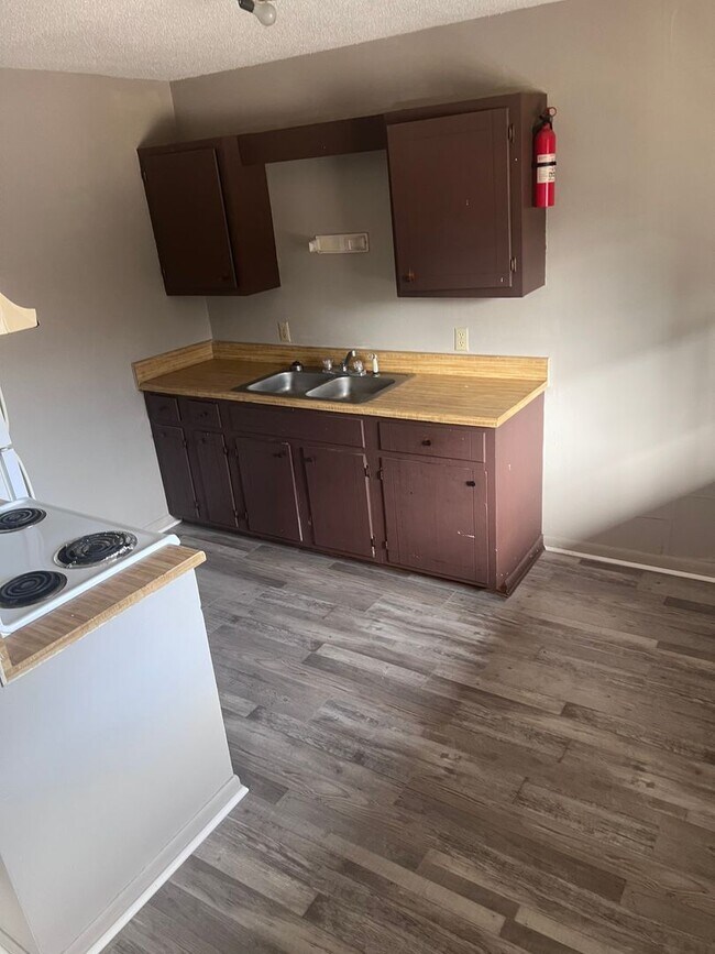 Building Photo - Monthly Paid Rent