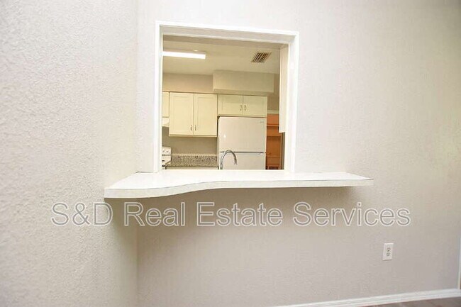 Building Photo - 561 Lake Bonny Dr E