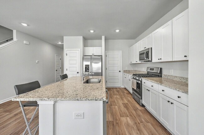 Building Photo - 762 Ridgley Dr