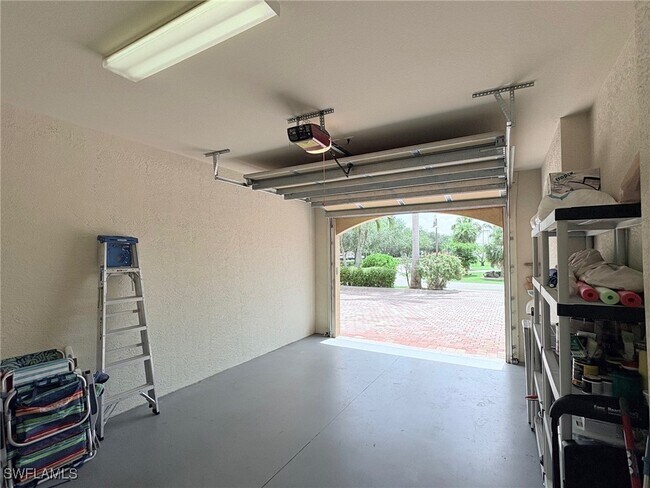 Building Photo - 4910 SW 17th Pl