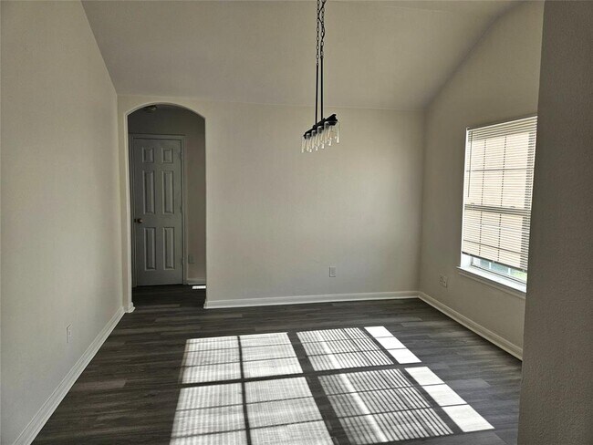 Building Photo - 202 N Pauley Dr