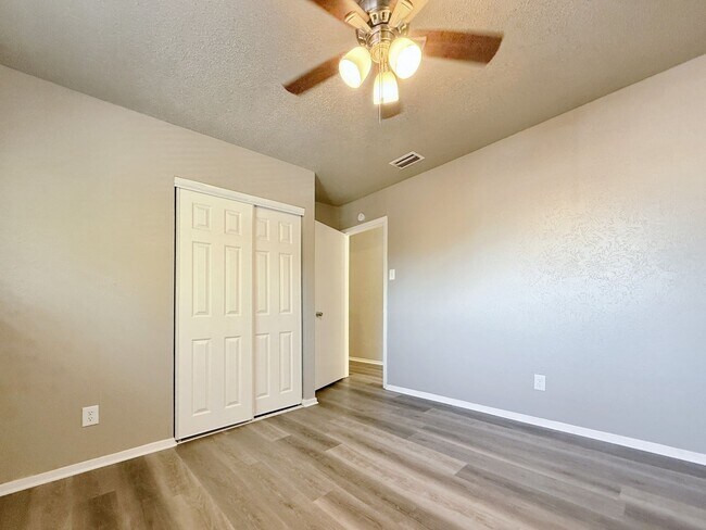 Building Photo - 2625 Santiago Cir