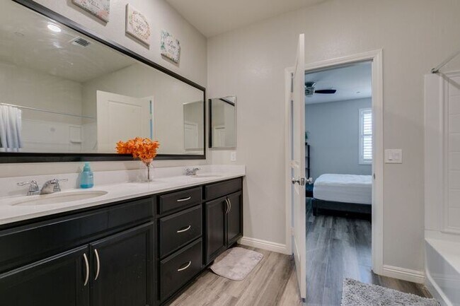 Building Photo - Furnished 5-Bedroom Home with Two Primary Suites