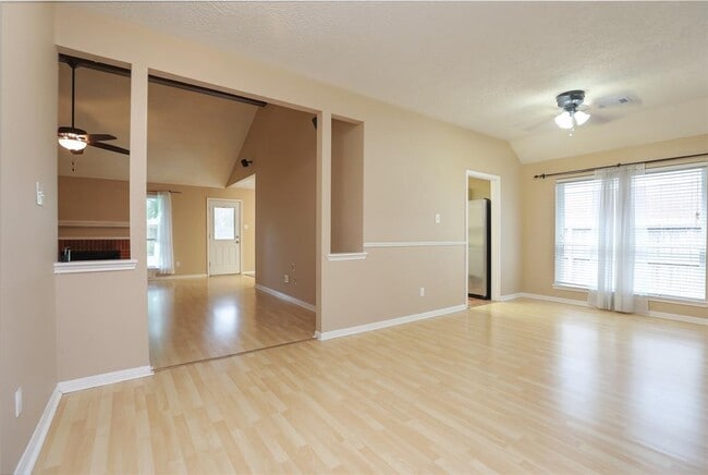 Building Photo - 22815 Red River Dr