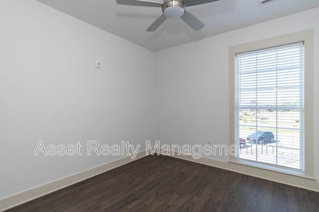 Building Photo - 1110 Franck St