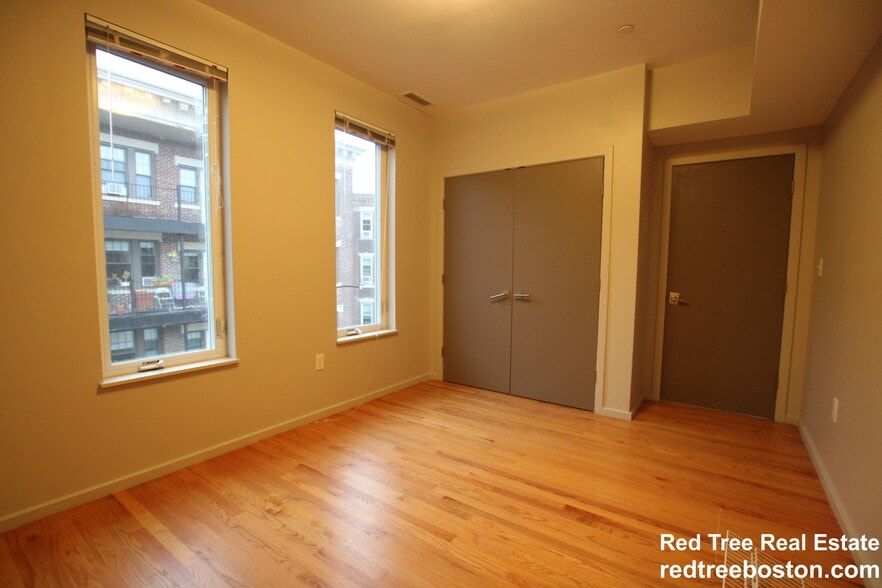 Building Photo - 55 Glenville Ave