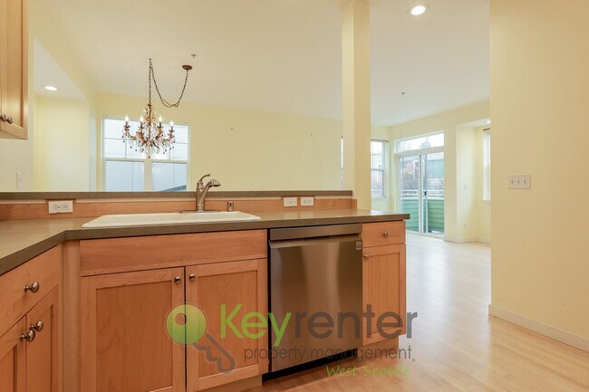 Building Photo - Sophisticated Seattle Home with Stunning Interiors