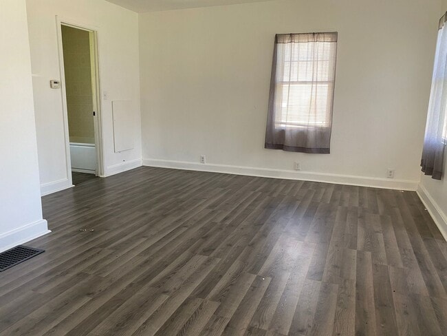 Building Photo - 1212 Evergreen Ave