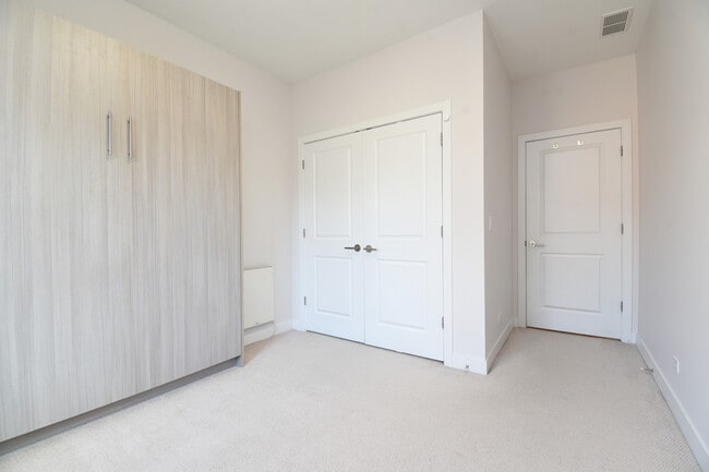 Building Photo - 330 Pennsylvania Way