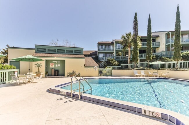 Building Photo - Vacation, Furnished, Townhome 2 Bed/ 1.5 B...