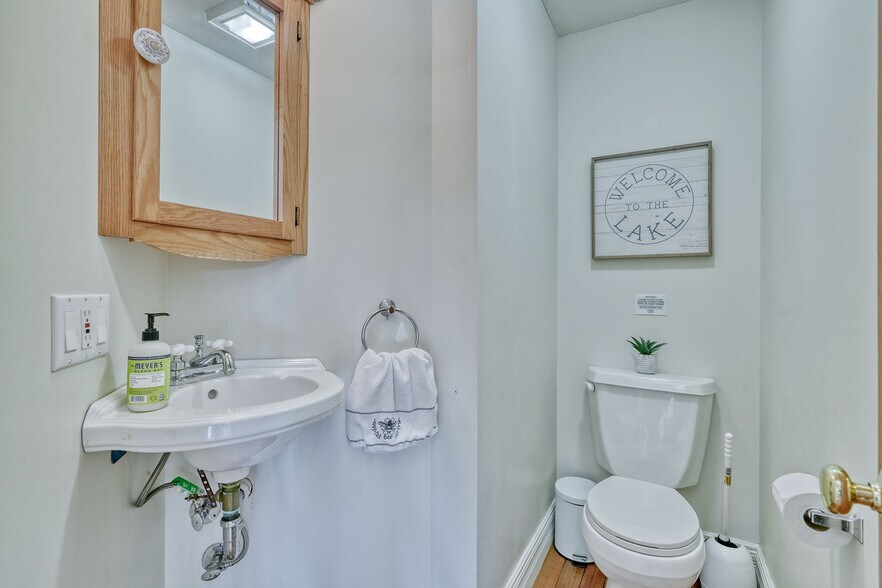 Building Photo - 5265 Old West Lake Rd