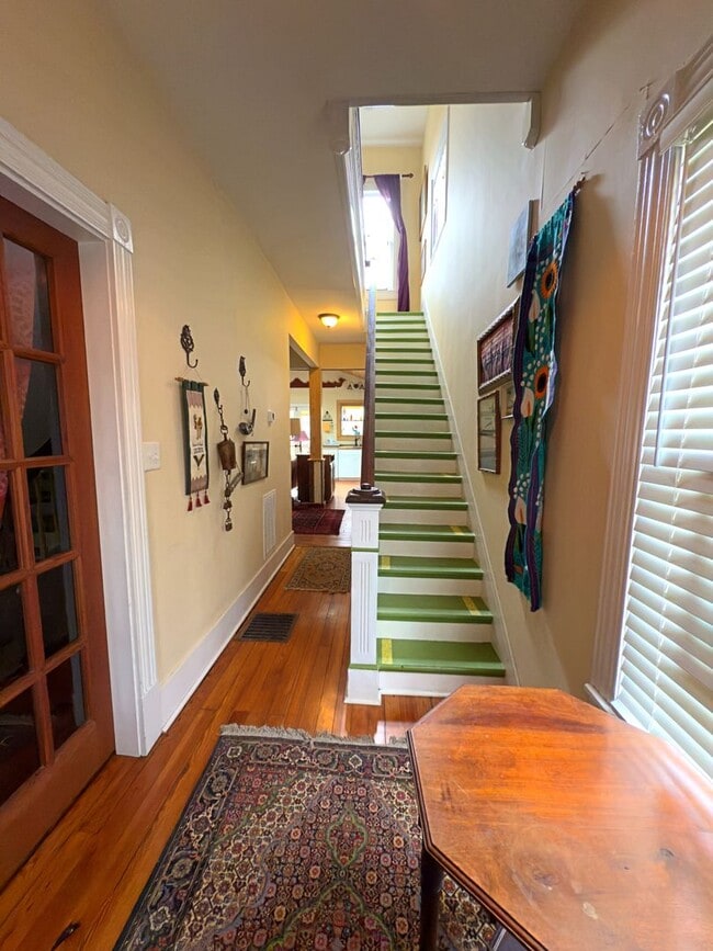 Building Photo - Short term fully furnished rental in Knoxv...