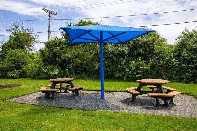 Building Photo - 3 Admiralty Dr