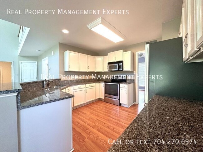 Building Photo - 9902 Redbud Tree Ct