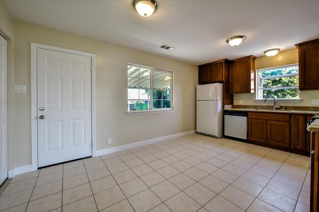 Building Photo - Wow! What a Great Home! Available Soon!