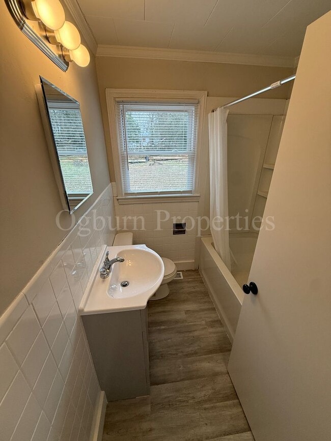 Building Photo - 1923 Dacian St