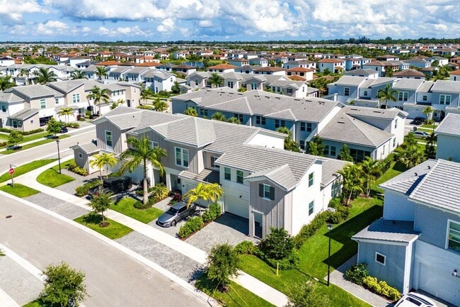 Building Photo - 5160 Willow Crk Dr
