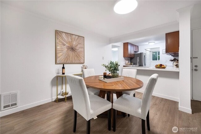 Building Photo - 2Bd/1.75Ba Kirkland Condo