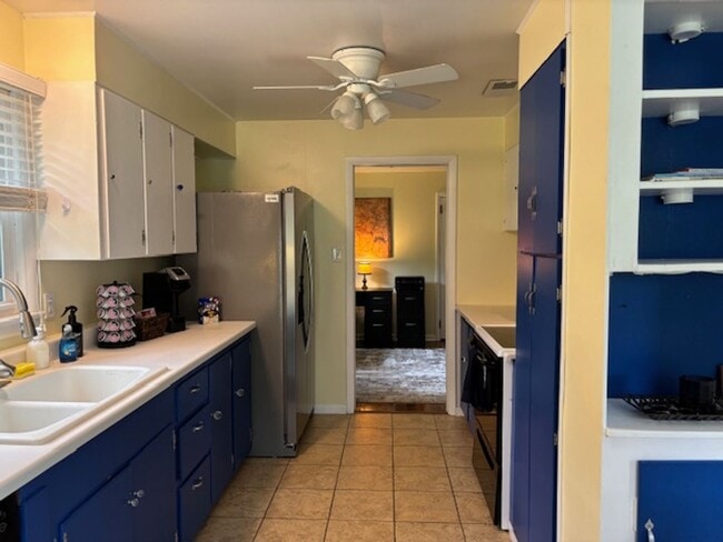 Building Photo - Knoxville 37921 - 3 bedroom, 1 Bath Upstairs Unit,  - Contact Troy Adams (865) 233-6949